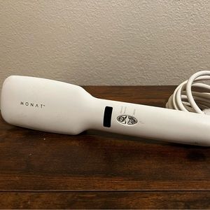 Monat Brush Straightener